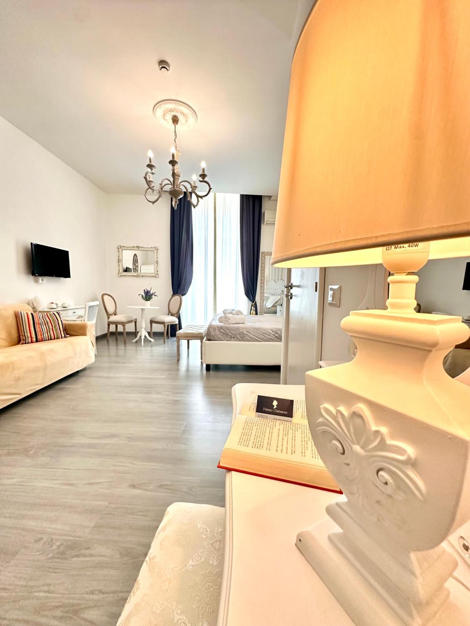 Palazzo Chiatamone Hotell Neapel Exteriör bild